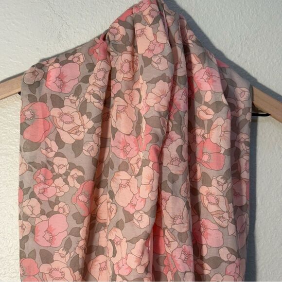 Infinity Scarf Pink Gray Floral Design. - Picture 3 of 10
